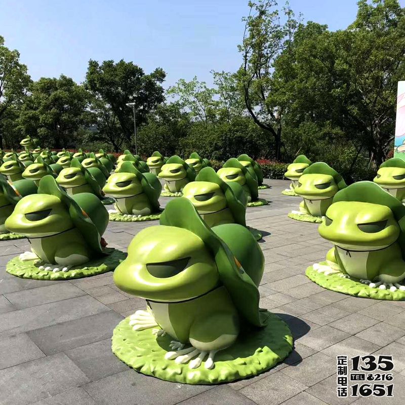 廣場(chǎng)玻璃鋼彩繪臥著休息的青蛙雕塑 廣場(chǎng)玻璃鋼彩繪臥著休息的青蛙雕塑