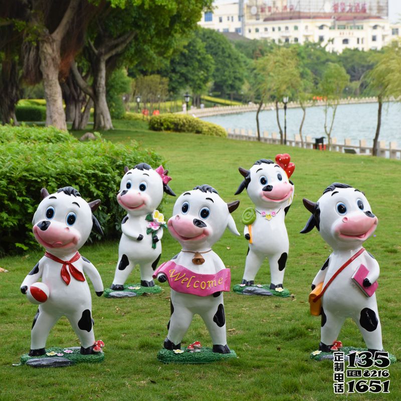 游樂場(chǎng)動(dòng)物園玻璃鋼卡通創(chuàng)意站立的奶牛雕塑 游樂場(chǎng)動(dòng)物園玻璃鋼卡通創(chuàng)意站立的奶牛雕塑