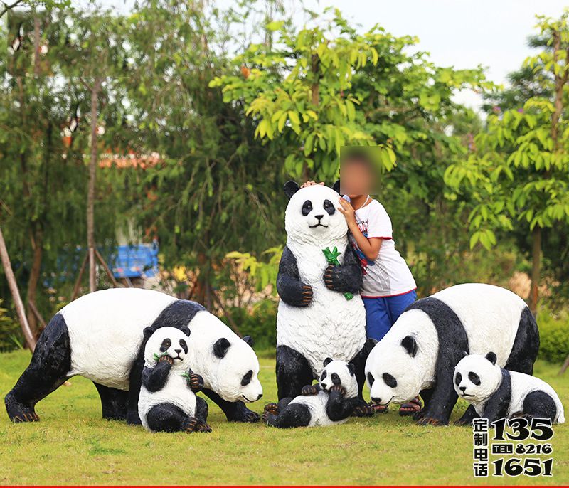 戶(hù)外操場(chǎng)擺放的仿真創(chuàng)意栩栩如生熊貓玻璃鋼雕塑 戶(hù)外操場(chǎng)擺放的仿真創(chuàng)意栩栩如生熊貓玻璃鋼雕塑